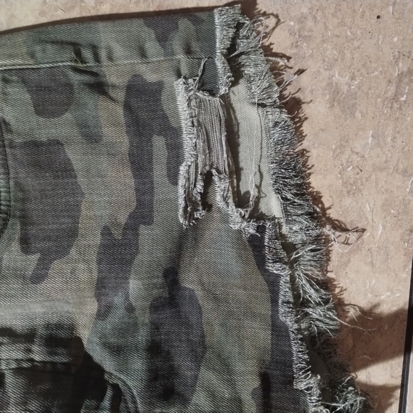 🦋🏵️🦋We the Free Camp Cut Off Shorts - Picture 6 of 12